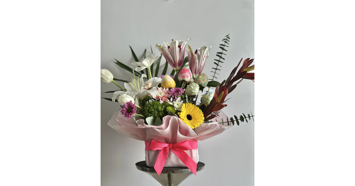 Flower delivery Sylvan Lake bouquet prepared by a local florist for a special occasion